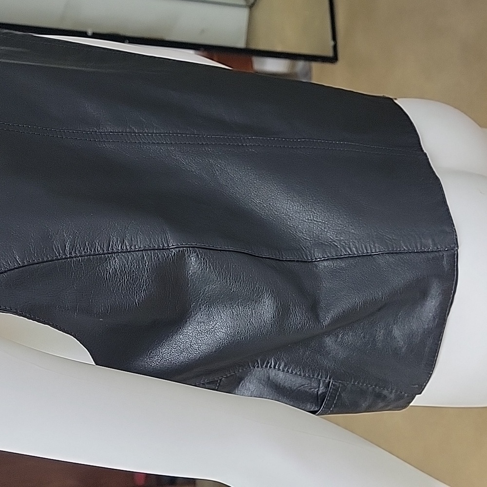 VETO Canada 100% Leather Button Snap Down Vest - Picture 6 of 11